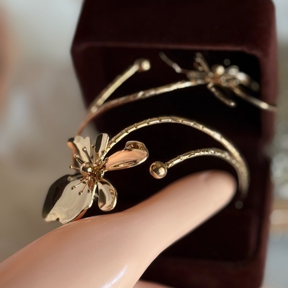 18K Gold  Plated Floral Bracelet - Picture 5 of 6